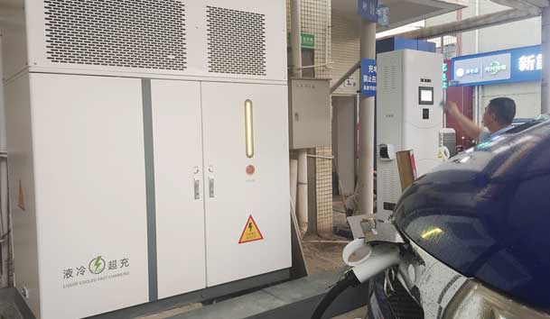 【重卡电动先锋】南宫体育app官网300-400kW重卡充电桩：亮点与应用典范(图2)